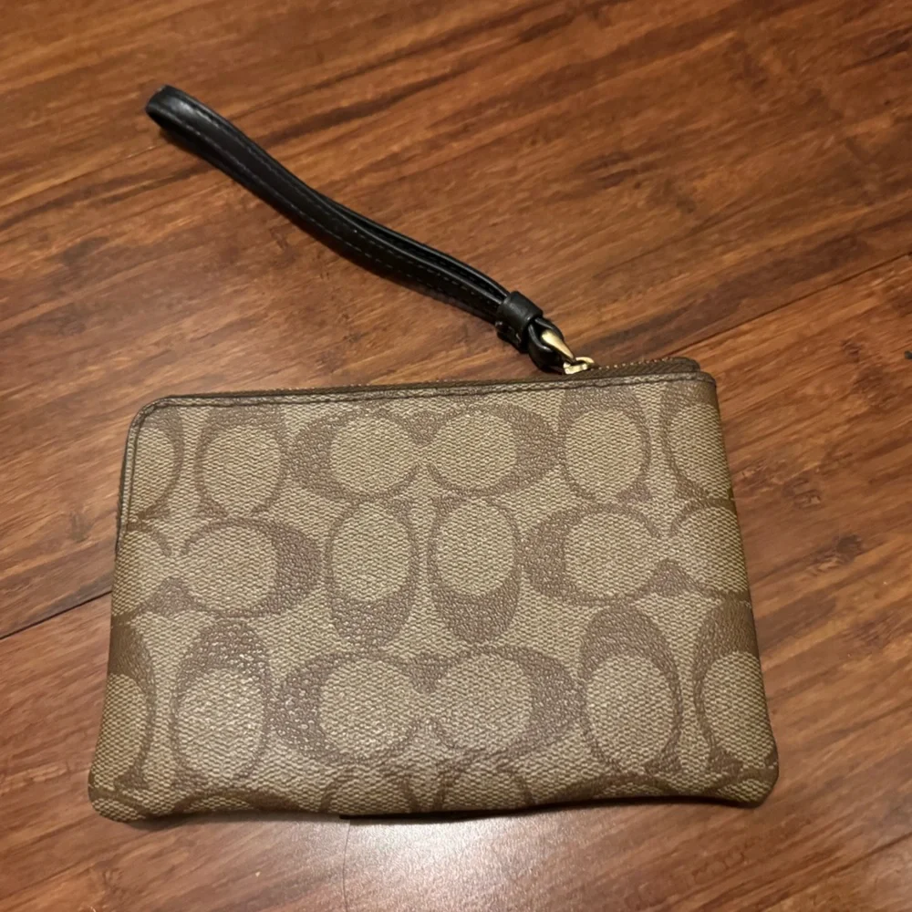 Coach Corner Zip Wristlet Signature Canvas Logo Clutch Tan Gold Black Leather - Picture 4 of 8